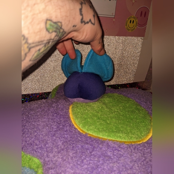 3/$20 Adorable Y2K Flower Pillow with 3D lady bugs - Picture 5 of 5